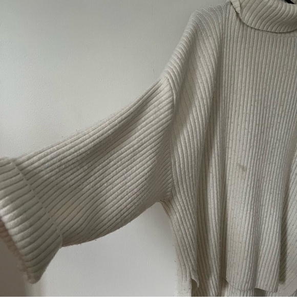 WHITE TURTLE NECK SWEATER - Picture 3 of 10